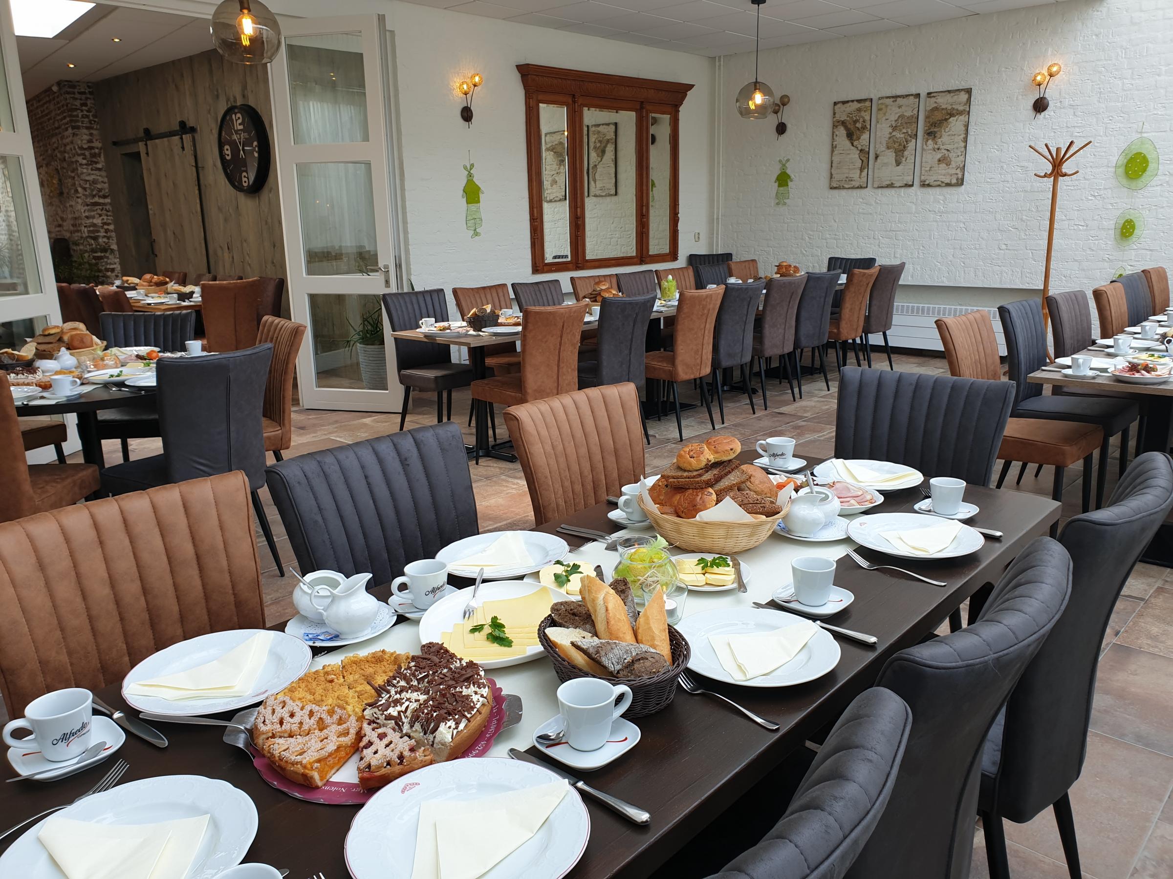 hotel-crasborn-thorn-koffietafel